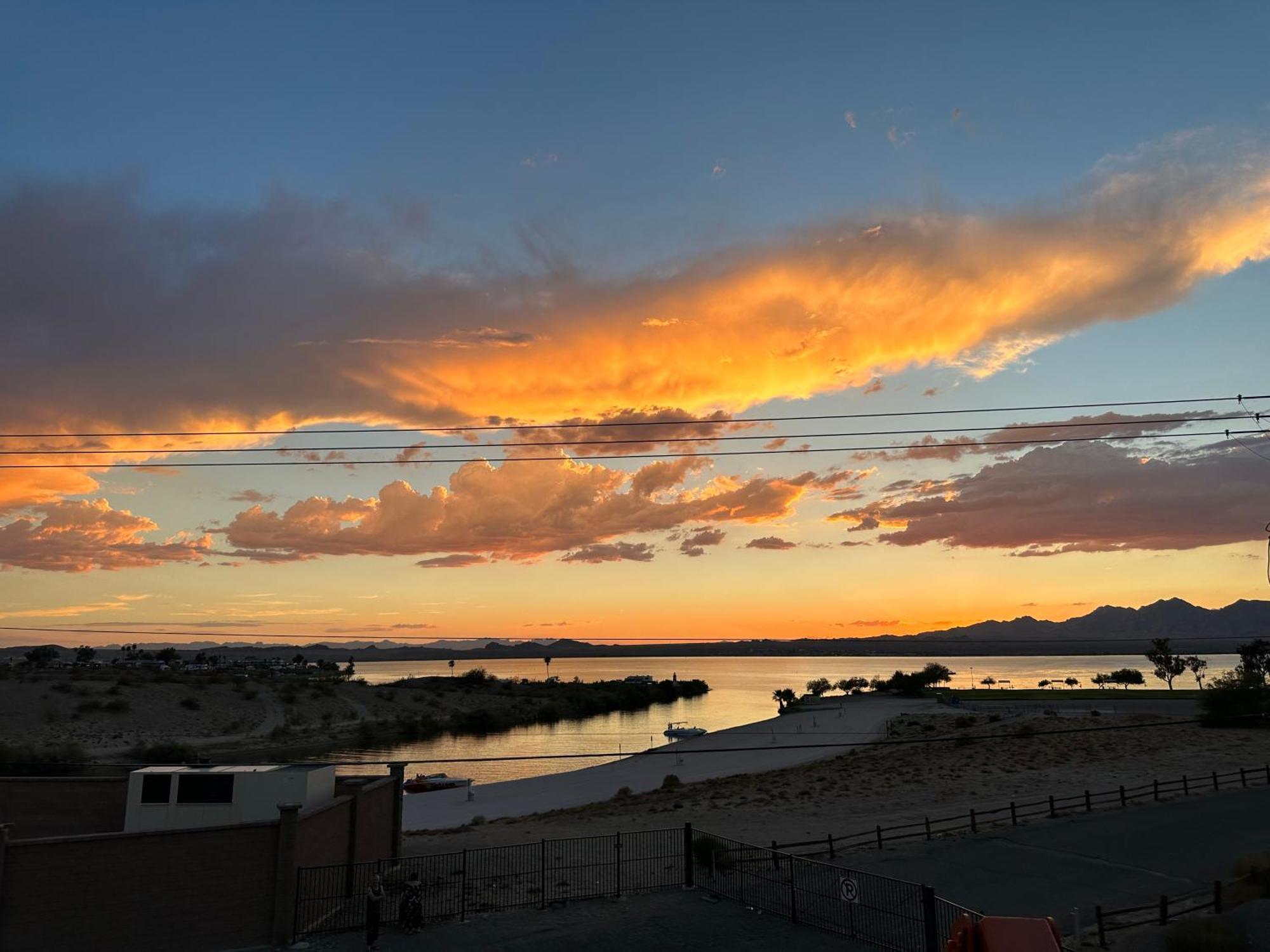 Sway Hotel Lake Havasu City Exterior photo